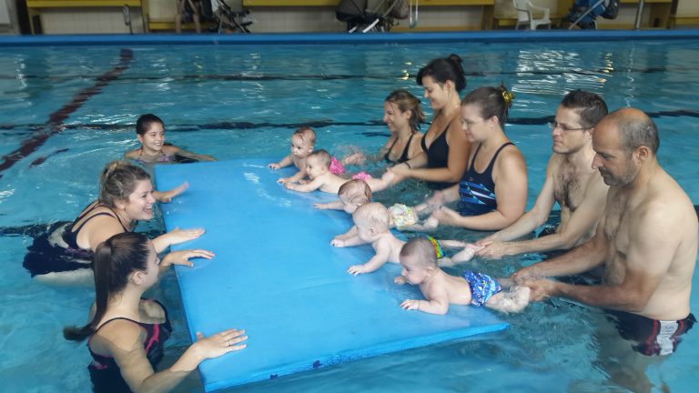 לימודי שחייה לתינוקות